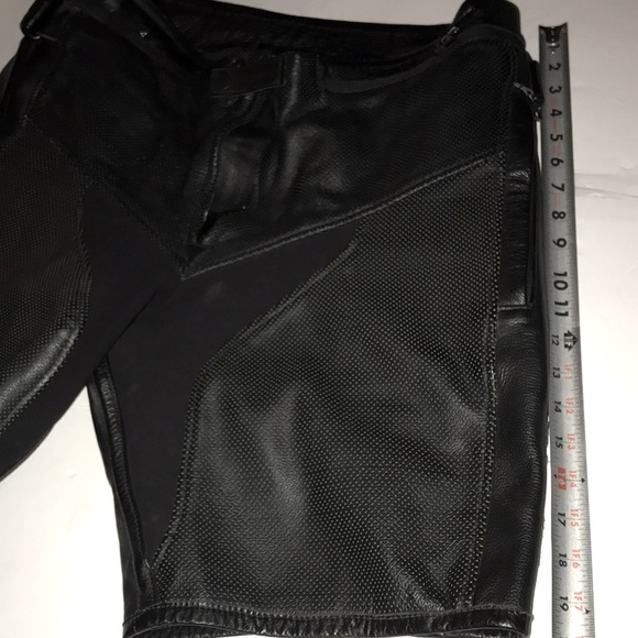 Men’s EUC DAINESE Black Moto Biker Leather Shorts Sz 56 - Picture 3 of 14